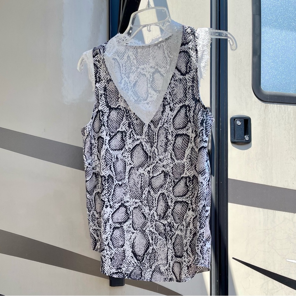 Cute leopard print sleeveless blouse